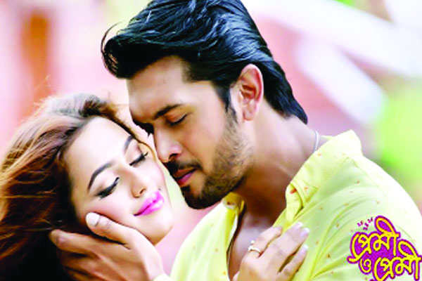 সিনেমা হলে ছবি