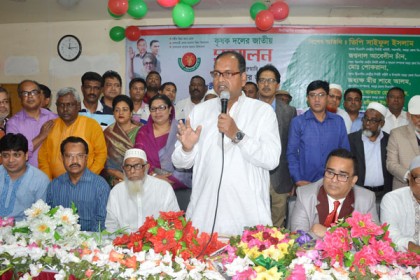 'খালেদা জিয়াকে বিচারের নামে প্রহসন জনগণ মেনে নেবে না'


