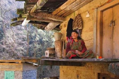 হিমালয়ের জঙ্গলে বেঁচে থাকা বৃদ্ধার বয়স ৮৩!

