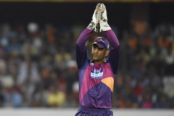 আইপিএলেও অধিনায়কত্ব হারাচ্ছেন ধোনি!