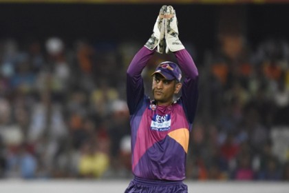 আইপিএলেও অধিনায়কত্ব হারাচ্ছেন ধোনি!
