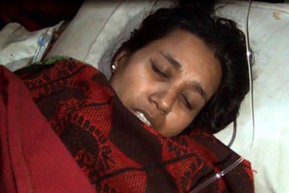 নওগাঁয় দেবরের ছোঁড়া অ্যাসিডে ভাবী দগ্ধ
