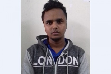 প্রধানমন্ত্রীর ছবি বিকৃত করায় যুবক আটক
