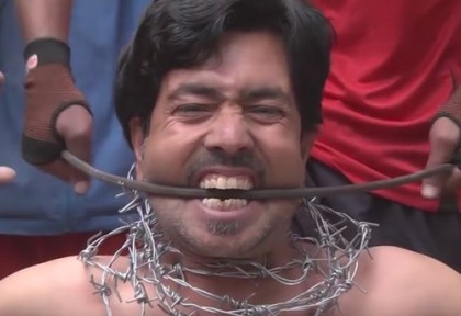 দাঁত দিয়ে একসঙ্গে দুটি বিমান টানতে চান ফারুক
