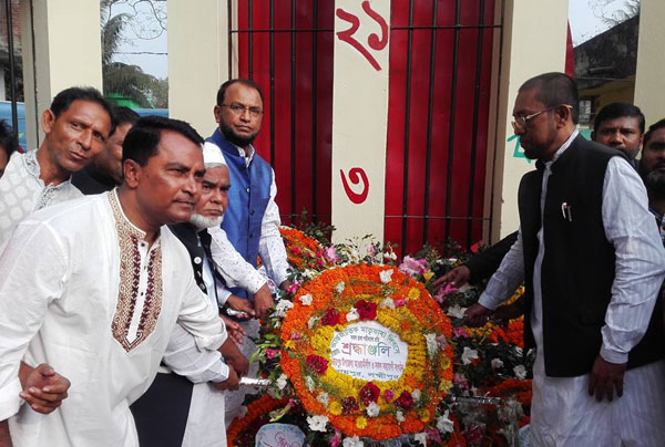 রায়পুরে ভাষা শহীদদের প্রতি সর্বস্তরের মানুষের শ্রদ্ধা নিবেদন

