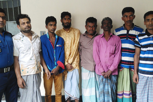 রায়পুরে আওয়ামী লীগ নেতাসহ ৭ জুয়াড়ি গ্রেফতার
