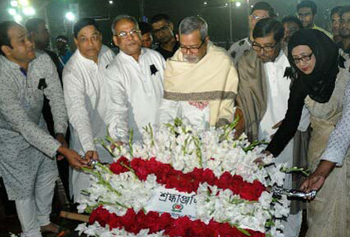 ভাষাশহীদদের প্রতি নির্বাচন কমিশনারদের ফুলেল শ্রদ্ধা 