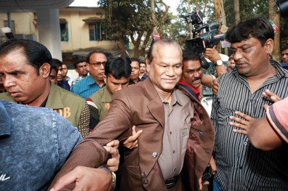 
গাইবান্ধার সাবেক এমপি কাদের খান বগুড়া থেকে গ্রেফতার
