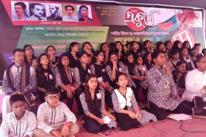 হিলি সীমান্তে দুই বাংলার মানুষের মিলন মেলা 
