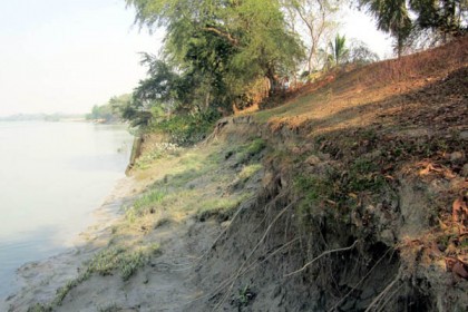 
কলাপাড়ায় পাঁচ গ্রামের মানুষ প্লাবনের আশঙ্কায়