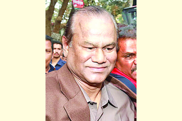 কাদেরের উঠান খুঁড়ে অস্ত্র গুলি উদ্ধার