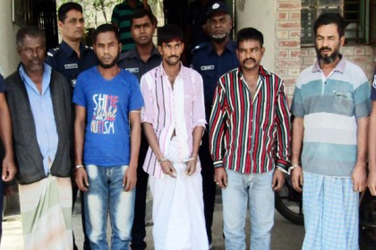 মোরেলগঞ্জে পুলিশের অভিযানে ৫ মাদক ব্যবসায়ী আটক 