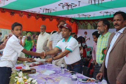 নোয়াখালীতে ক্রীড়া প্রতিযোগীতায় পুরস্কার ও সনদ বিতরণ

