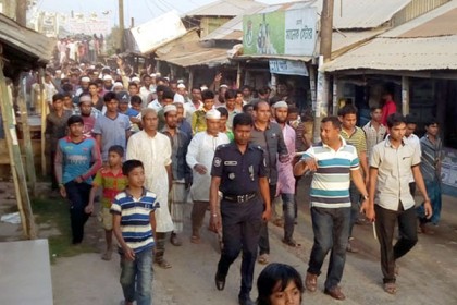 যুবলীগ নেতার বিচারের দাবিতে মহিপুরে বিক্ষোভ