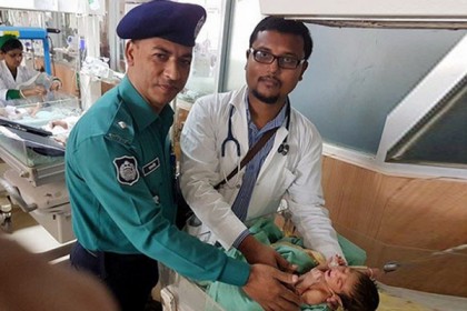 একুশ'র মা হতে একদিনে ছয় আবেদন