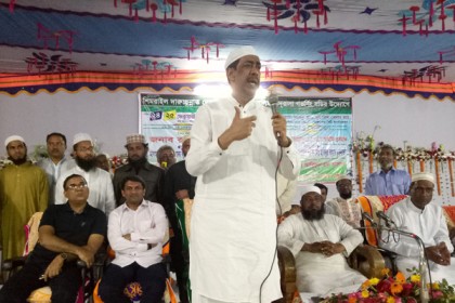 ওয়াজ করে হাদিয়া পেলেন শামীম ওসমান