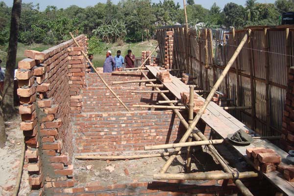নাটোরে সরকারি জায়গা দখল করে মার্কেট নির্মাণের অভিযোগ