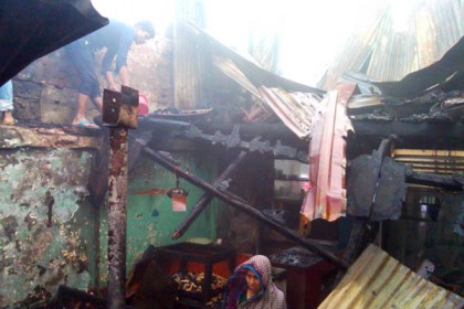 কলাপাড়ায় ভয়াবহ অগ্নিকাণ্ডে ১২টি দোকান পুড়ে ছাই
