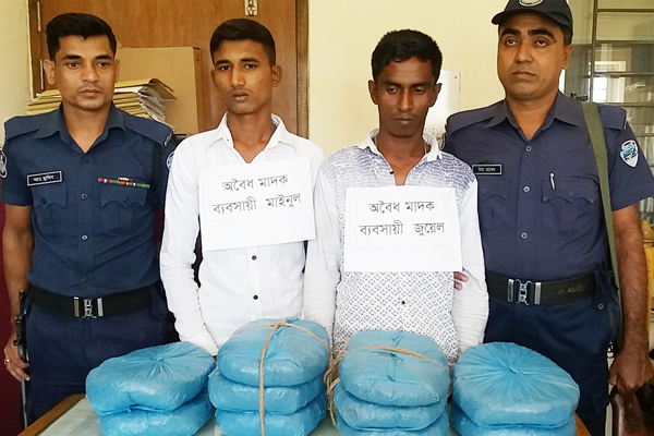 চৌদ্দগ্রামে গাঁজাসহ দুই মাদক ব্যবসায়ী আটক