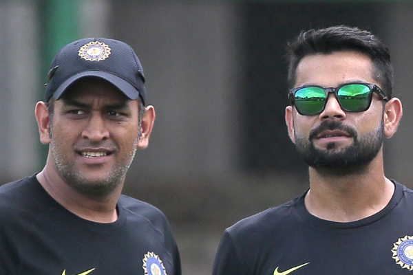 যেভাবে বিরাটের স্পর্শের বাইরে ধোনি