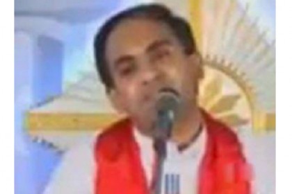 জিনস-টিশার্টের মেয়েরা ছেলেদের জন্য ক্ষতিকর, মন্তব্য ধর্মগুরুর
