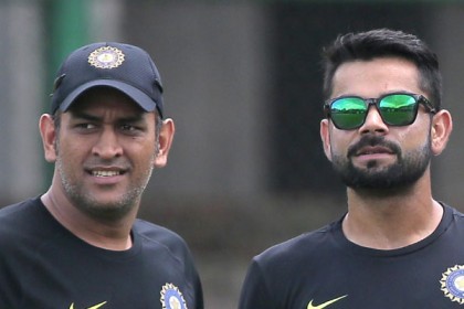 যেভাবে বিরাটের স্পর্শের বাইরে ধোনি