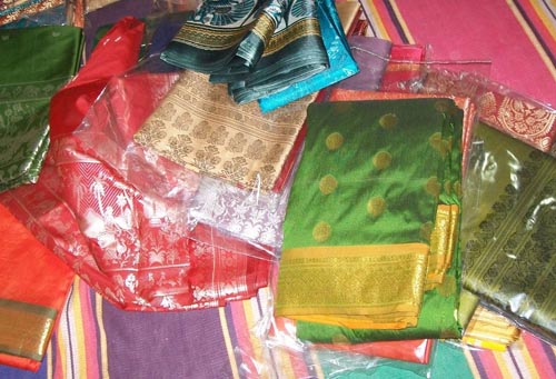 শাড়ি মাত্র ১ রুপিতে!