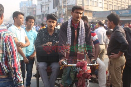 ভ্যান-রিক্সাই এখন নির্ভরযোগ্য যানবাহন