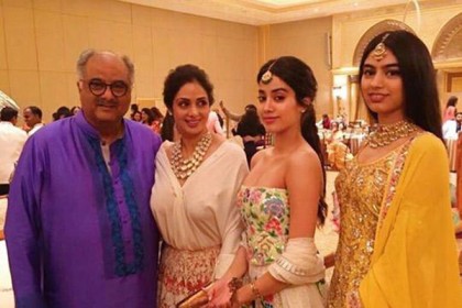 নজর কাড়লেন শ্রীদেবী কন্যা জাহ্নবী