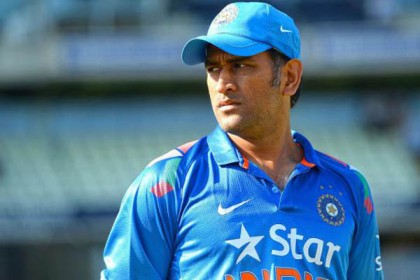 নিজ দেশেই এভাবে অসম্মানিত ধোনি!

