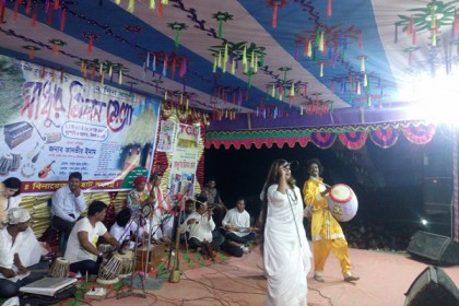 সিরাজগঞ্জের উল্লাপাড়ায় বসেছে সাধুদের মিলন মেলা
