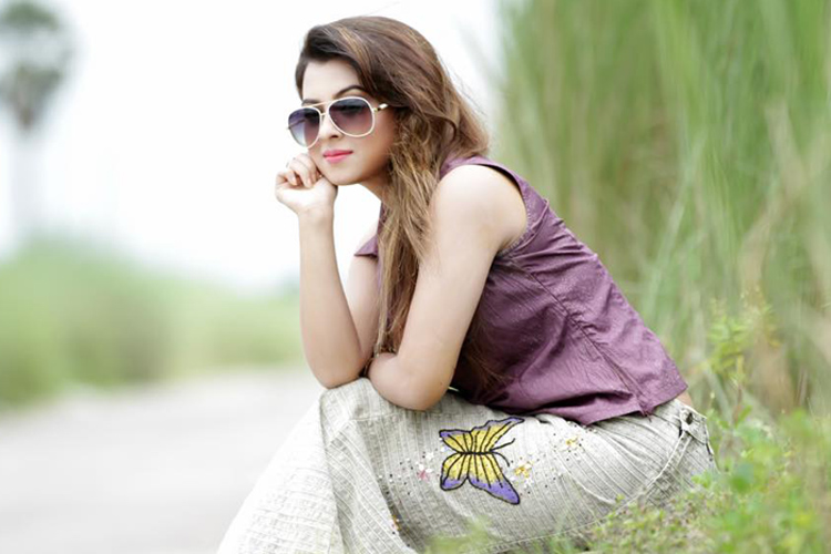 তাদের কাজই সমালোচনা করা : বুবলী