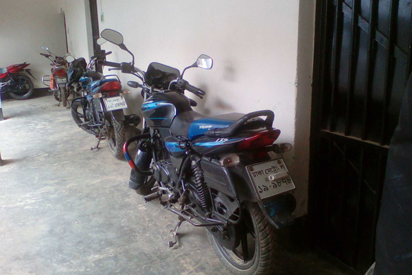 দিনাজপুরে একই নম্বরের ২টি মোটরসাইকেল আটক