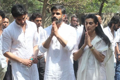 বাবা যে রেস্তোরাঁয় কাজ করতেন এখন সেটার মালিক এই অভিনেতা
