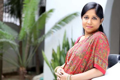 কলকাতায় নারী উৎসবে স্পীকার রোকেয়া প্রাচী