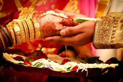ভারতীয় বিয়ের বৈচিত্র বিপণনে হাঙ্গেরির তরুণী