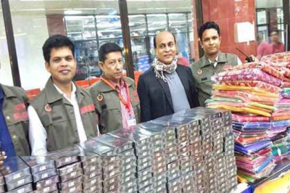 শাহজালালে প্রচুর বিদেশি সিগারেট-শাড়ি জব্দ
