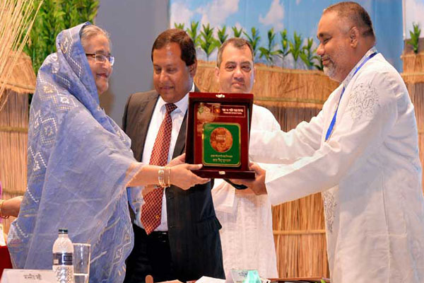 যে শাড়িটা পরে এসেছি, এটা পাটের তৈরি: প্রধানমন্ত্রী 