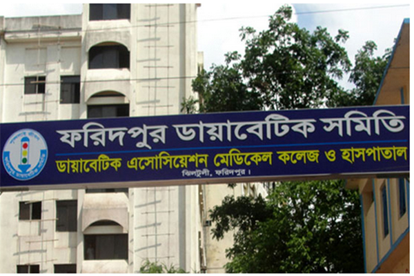 হাসপাতালের লিফটের নিচে নারীর গলিত লাশ