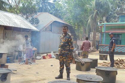 সন্ত্রাসী হামলায় পন্ড হয়ে যাওয়া বিয়ে পুলিশ প্রহরায় সম্পন্ন