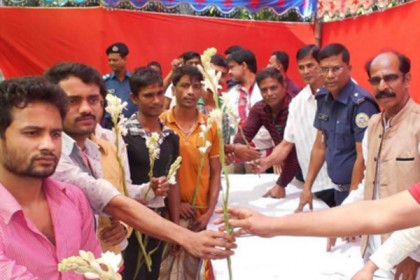 বরিশালে ১৪১ মাদক বিক্রেতা-সেবনকারীকে পুলিশের সংবর্ধনা
