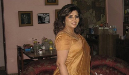 টাকার অভাবে বন্দিজীবন কোটিপতির স্ত্রীর!