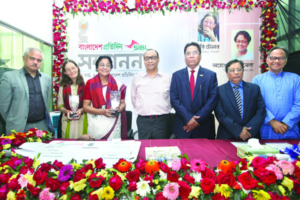 ভেলোরি টেলর ও অ্যাঞ্জেলা গোমেজকে সম্মাননা