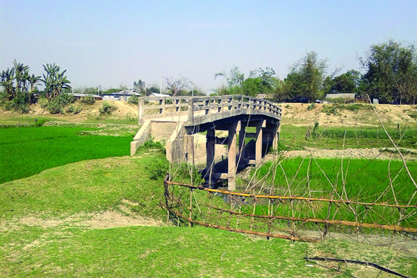 লোক দেখানো ব্রিজ