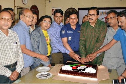 বগুড়ায় ফুলেল শুভেচ্ছায় সিক্ত বাংলাদেশ প্রতিদিন
