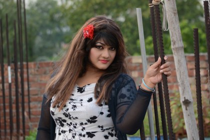 আবারও সাপের চরিত্রে মুনমুন