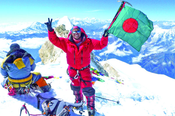 সাফল্যের পিছে না ছুটে যোগ্য হতে হবে