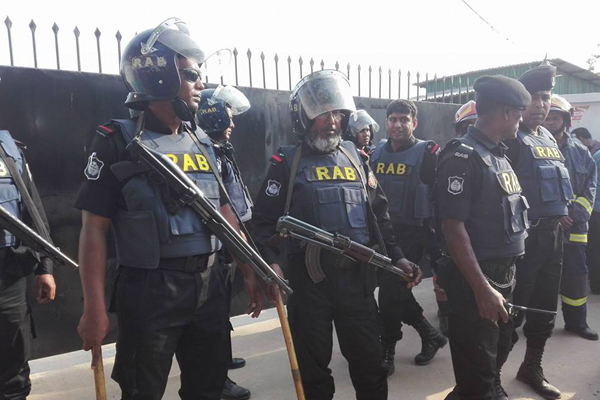 চ্যালেঞ্জ করলে বিস্ফোরণ ঘটায় হামলাকারী, ২ র‌্যাব সদস্য আহত