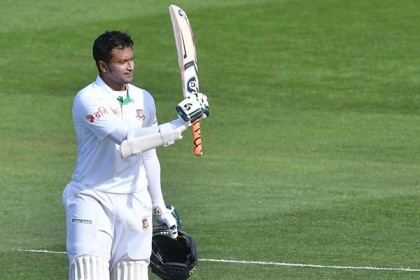 তৃতীয় দিনে মুশফিকের পর সাকিবের হাফ সেঞ্চুরি