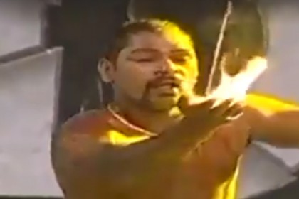 আগুন নিয়ে খেলা! (ভিডিও)